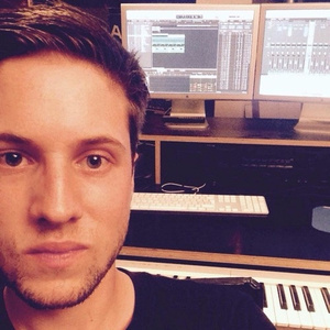 李辉操逼给他爸操了吗
